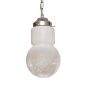 Jednopunktowa lampa sufitowa ze szklanym po części mlecznobiałym kloszem wiszącym na metalowym łańcuchu, Mazzega, Włochy, lata 70.