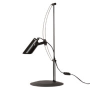 Minimalistyczna wysoka jednopunktowa czarna metalowa lampa biurkowa/stołowa "Action" firmy Lyfa, Dania, lata 80.