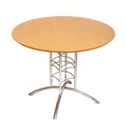 Okrągły jadalniany stół z drewnianym masywnym blatem osadzonym na chromowanej poczwórnej metalowej nodze, Włochy, lata 80/90.