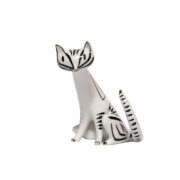 Nieduża porcelanowa ręcznie malowana figurka siedzącego kota, projekt Torma Istvánné dla wytwórni Hollohaza, Węgry, lata 70.