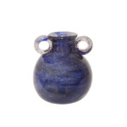 Mały szklany mocno spieniony ręcznie formowany atramentowy wazonik z uszami, projekt Jerzy Słuczan-Orkusz, Krakowski Instytut Szkła i Ceramiki, wzór S-32 z 1969 roku