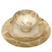 Porcelanowy zestaw śniadaniowy z motywem kwiatowym  i złoceniami złożony z filiżanki, spodka i talerzyka, Winterling Marktleuthen Bavaria, Niemcy, lata 60.