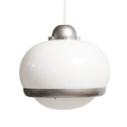 Duża masywna trzypunktowa szklana mleczno biała lampa wisząca Space Age z metalowymi szarymi dodatkami w stylu lamp Harvey Guzzini, Włochy, lata 70.