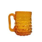 Pomarańczowy nieduży szklany ręcznie formowany kufel z wypustkami, Krakowski Instytut Szkła i Ceramiki, lata 70.