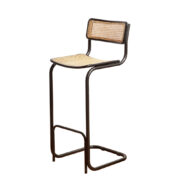 Stołek/hoker wspornikowy na czarnej lakierowanej w macie metalowej konstrukcji z siatkowym siedziskiem i oparciem z rattanu, wg. projektu Marcela Breuera (S32) dla firmy Thonet, Francja, po 2000 roku.