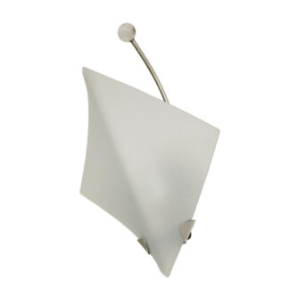 Duża jednopunktowa metalowa lampa ścienna/kinkiet z matowym zagiętym szklanym kloszem i ozdobną szklaną kulką, Hala Zeist, Holandia, lata 90.