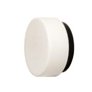 Szklany mleczno biały okrągły jednopunktowy kinkiet z czarnym uchwytem z tworzywa, RZB Leuchten, Niemcy, lata 70.