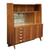 Kredens/ bufet w orzechowym fornirze lakierowany w połysku, projekt František Jirák dla Tatra Nabytok, Czechosłowacja, lata 60.