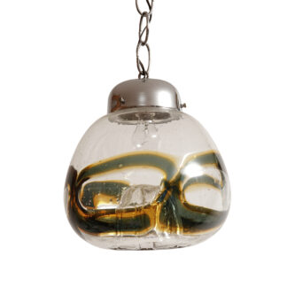 Jednopunktowa lampa sufitowa ze szklanym zielono-brązowym półprzeźroczystym ręcznie formowanym kloszem wiszącym na metalowym łańcuchu, Mazzega, Włochy, lata 70.