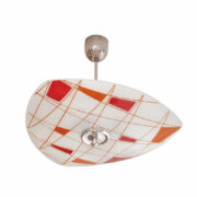 Mleczno biała trzypunktowa szklana lampa sufitowa „Parasolka” z geometrycznymi pomarańczowymi i czerwonymi wzorami, Czechosłowacja, lata 60.