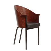 Jadalniane krzesło kubełkowe w stylu krzesła Costes projektu Philippe Starcka dla Driade z oparciem z giętej lakierowanej na brązowo sklejki, z podłokietnikami i czarnym siedziskiem ze sztucznej skóry osadzonym na metalowych czarnych nogach, lata 90.