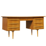Klasyczne biurko w stylu skandynawskim z dwoma rzędami zamykanych szuflad i wysuwanymi dwoma pomocniczymi blatami, Drustol Novy Jicin, Czechosłowacja,  17 XII 1981 rok