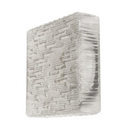 Szklany jednopunktowy kwadratowy przezroczysto lodowy kinkiet "Matrix" z geometrycznym i minimalistycznym wzorem osadzony na metalowej obejmie, Niemcy, lata 70.