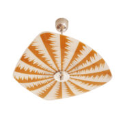 Mleczno biała trzypunktowa szklana lampa sufitowa „Parasolka” z abstrakcyjnymi pomarańczowymi wzorami, Czechosłowacja, lata 60.