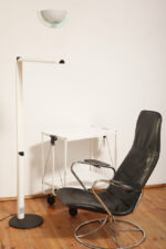 Czarny obrotowy niski fotel wypoczynkowy "Exen" obity w skórę naturalną osadzony na chromowanej konstrukcji, projekt Tord Bjorklund dla IKEA, Szwecja, projekt z 1989 roku - obrazek 19