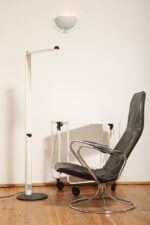 Czarny obrotowy niski fotel wypoczynkowy "Exen" obity w skórę naturalną osadzony na chromowanej konstrukcji, projekt Tord Bjorklund dla IKEA, Szwecja, projekt z 1989 roku - obrazek 23