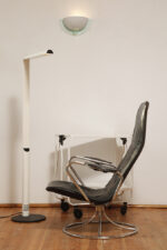 Czarny obrotowy niski fotel wypoczynkowy "Exen" obity w skórę naturalną osadzony na chromowanej konstrukcji, projekt Tord Bjorklund dla IKEA, Szwecja, projekt z 1989 roku - obrazek 10