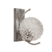 Jednopunktowy kinkiet z fakturowym szklanym kloszem w kształcie kuli i tylną metalową błyszczącą ścianką z okrągłą chromowaną obejmą No 2, Włochy, lata 60/70