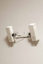 Dwupunktowa pozioma biała metalowa lampa ścienna/kinkiet z ruchomymi kloszami na chromowanej konstrukcji, Space Age, Włochy, lata 70 - obrazek 11