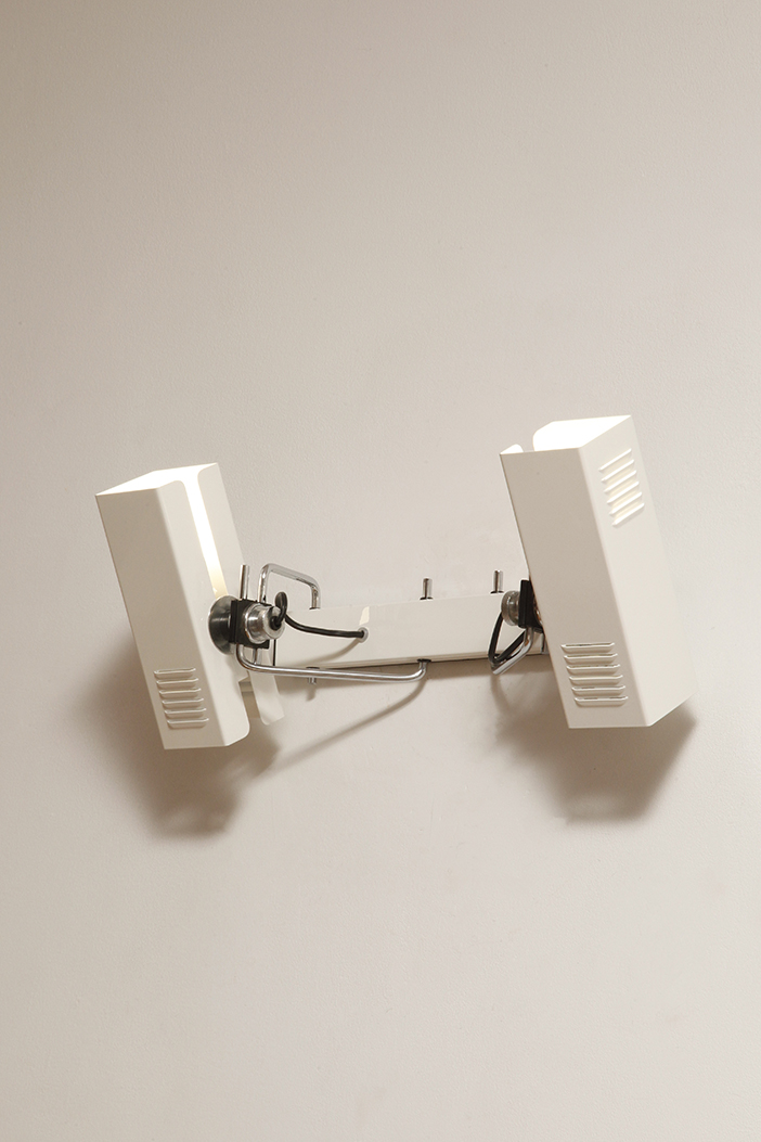 prl design, antique shop, lampa space age, antyk sklep warszawa, design store, lampa prl, antique store, wisząca lampa retro, italian vintage lamp, sklep retro, lampa vintage, design store warsaw, kinkiet vintage, space age wall lamp, retro shop warsaw, space age, mleczna lampa wiszaca, white lamp, włoski kinkiet vintage, retro sklep warszawa, space age lamp, lampa wiszca prl, retro shop, szklany kinkiet vintage, lampa, vintage shop warsaw, space age style, wisząca lampa vintage, vintage shop, szkło murano, lamp design, vintage store warsaw, vintage hanging lamp, vintage sklep warszawa, vintage store, vintage italian wall lamp, vintage lamp, retro store warsaw, retro lamp, antique shop warsaw, sklep vintage, vintage sconce, prl style, szklana lampa, lampa retro, antique store warsaw, design shop, vintage ceiling lamp, design shop warsaw, white glass lamp, italian lamp, retro store, vintage wall lamp, design sklep warszawa, italian style, antyk sklep, design sklep Dwupunktowa pozioma biała metalowa lampa ścienna/kinkiet z ruchomymi kloszami na chromowanej konstrukcji, Space Age, Włochy, lata 70 - obrazek 11