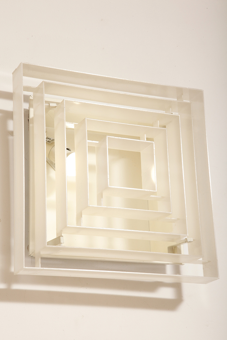 scandinavian lamp, antique shop warsaw, duński design, retro sklep warszawa, scandinavian style, antique store warsaw, retro shop, vintage shop warsaw, vintage wall lamp, antyk sklep, vintage shop, vintage store warsaw, metal lamp, antyk sklep warszawa, vintage store, retro store warsaw, lampa vintage, scandinavian vintage lamp, sklep vintage, design shop warsaw, danish design, metal vintage lamp, design shop, design sklep warszawa, lampa retro, wall lamp lyfa, retro store, danish lamp, antique shop, duńska lampa, design sklep, danish ceiling lamp, antique store, danish hanging lamp, design store, vintage lamp, design store warsaw, vintage danish lamp, kinkiet lyfa, sklep retro, scandinavian design, vintage sklep warszawa, danish retro lamp, lyfa wall lamp, retro shop warsaw Duży jednopunktowy biały kwadratowy podtynkowy kinkiet/lampa ścienna/plafon „Kvadrat” / „Kvadratlampen” z geometrycznym dyfuzorem z tworzywa sztucznego, projekt Nils Andersen & Salli Besiakow dla Lyfa, Dania, wzór z 1972 roku - obrazek 13