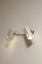 Dwupunktowa pozioma biała metalowa lampa ścienna/kinkiet z ruchomymi kloszami na chromowanej konstrukcji, Space Age, Włochy, lata 70 - obrazek 14