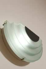 Jednopunktowy kinkiet/lampa ścienna z akrylowym kaskadowym kloszem w morskim kolorze, styl Memphis, firma Massive, Belgia, lata 90. - obrazek 14