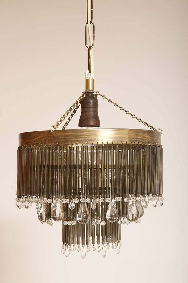 lampa napako, lamp design, vintage shop warsaw, lampa vintage, lampa boho, lampa sufitowa vintage, vintage lamp, antique shop warsaw, vintage hanging lamp, boho vintage, czeska lampa sufitowa retro, 1960., antique store warsaw, retro lamp, lampa vintage boho, hanging vintage lamp napako, 60., antyk sklep, retro style, retro shop, 1960s, antyk sklep warszawa, vintage light, vintage shop, czech design, szklana lampa vintage, czech vintage lamp, vintage, vintage store, vintage ceiling lamp, hanging glass lamp, lamp, sklep vintage, mid century modern, Železnobrodskié Sklo, vintage chandeler, czechoslovakia, design shop, made in prl, lampa vintage Železnobrodskié Sklo, retro glass lamp, 60's, retro shop warsaw, meble prl, Železnobrodskié Sklo ceiling lamp, napako vintage lamp, mid century lamp, retro sklep warszawa, retro, Železnobrodskié Sklo vintage lamp Kaskadowa trzypoziomowa jednopunktowa lampa sufitowa w stylu boho złożona z przeźroczystych szklanych wisiorków i czarnych szklanych pałeczek wiszących na trzech metalowych obręczach w kolorze starego złota, Typ 18-01, Železnobrodskié Sklo, Czechosłowacja, lata 50. - obrazek 15