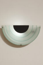 Jednopunktowy kinkiet/lampa ścienna z akrylowym kaskadowym kloszem w morskim kolorze, styl Memphis, firma Massive, Belgia, lata 90. - obrazek 15