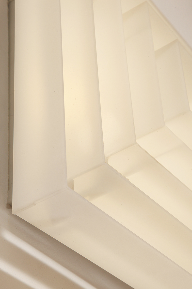 scandinavian lamp, antique shop warsaw, duński design, retro sklep warszawa, scandinavian style, antique store warsaw, retro shop, vintage shop warsaw, vintage wall lamp, antyk sklep, vintage shop, vintage store warsaw, metal lamp, antyk sklep warszawa, vintage store, retro store warsaw, lampa vintage, scandinavian vintage lamp, sklep vintage, design shop warsaw, danish design, metal vintage lamp, design shop, design sklep warszawa, lampa retro, wall lamp lyfa, retro store, danish lamp, antique shop, duńska lampa, design sklep, danish ceiling lamp, antique store, danish hanging lamp, design store, vintage lamp, design store warsaw, vintage danish lamp, kinkiet lyfa, sklep retro, scandinavian design, vintage sklep warszawa, danish retro lamp, lyfa wall lamp, retro shop warsaw Duży jednopunktowy biały kwadratowy podtynkowy kinkiet/lampa ścienna/plafon „Kvadrat” / „Kvadratlampen” z geometrycznym dyfuzorem z tworzywa sztucznego, projekt Nils Andersen & Salli Besiakow dla Lyfa, Dania, wzór z 1972 roku - obrazek 15