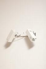 Dwupunktowa pozioma biała metalowa lampa ścienna/kinkiet z ruchomymi kloszami na chromowanej konstrukcji, Space Age, Włochy, lata 70 - obrazek 16