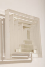 Duży jednopunktowy biały kwadratowy podtynkowy kinkiet/lampa ścienna/plafon „Kvadrat” / „Kvadratlampen” z geometrycznym dyfuzorem z tworzywa sztucznego, projekt Nils Andersen & Salli Besiakow dla Lyfa, Dania, wzór z 1972 roku - obrazek 16