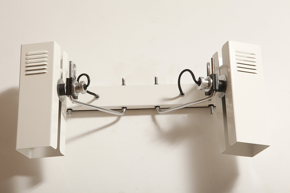 prl design, antique shop, lampa space age, antyk sklep warszawa, design store, lampa prl, antique store, wisząca lampa retro, italian vintage lamp, sklep retro, lampa vintage, design store warsaw, kinkiet vintage, space age wall lamp, retro shop warsaw, space age, mleczna lampa wiszaca, white lamp, włoski kinkiet vintage, retro sklep warszawa, space age lamp, lampa wiszca prl, retro shop, szklany kinkiet vintage, lampa, vintage shop warsaw, space age style, wisząca lampa vintage, vintage shop, szkło murano, lamp design, vintage store warsaw, vintage hanging lamp, vintage sklep warszawa, vintage store, vintage italian wall lamp, vintage lamp, retro store warsaw, retro lamp, antique shop warsaw, sklep vintage, vintage sconce, prl style, szklana lampa, lampa retro, antique store warsaw, design shop, vintage ceiling lamp, design shop warsaw, white glass lamp, italian lamp, retro store, vintage wall lamp, design sklep warszawa, italian style, antyk sklep, design sklep Dwupunktowa pozioma biała metalowa lampa ścienna/kinkiet z ruchomymi kloszami na chromowanej konstrukcji, Space Age, Włochy, lata 70 - obrazek 18