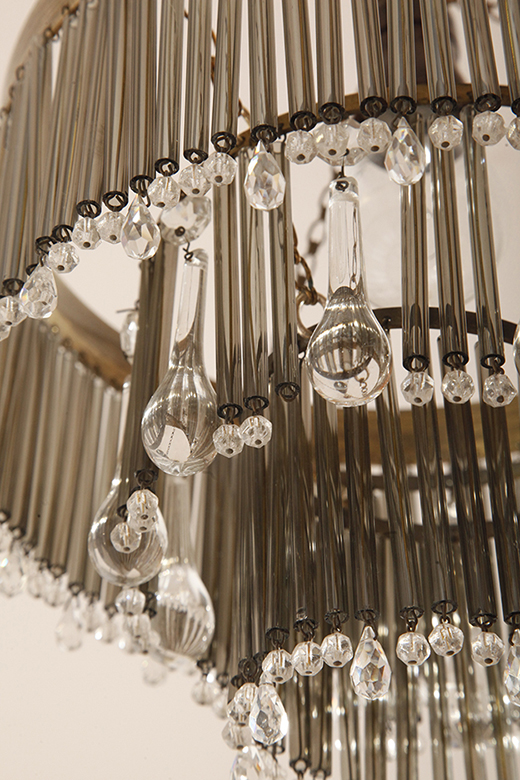 lampa napako, lamp design, vintage shop warsaw, lampa vintage, lampa boho, lampa sufitowa vintage, vintage lamp, antique shop warsaw, vintage hanging lamp, boho vintage, czeska lampa sufitowa retro, 1960., antique store warsaw, retro lamp, lampa vintage boho, hanging vintage lamp napako, 60., antyk sklep, retro style, retro shop, 1960s, antyk sklep warszawa, vintage light, vintage shop, czech design, szklana lampa vintage, czech vintage lamp, vintage, vintage store, vintage ceiling lamp, hanging glass lamp, lamp, sklep vintage, mid century modern, Železnobrodskié Sklo, vintage chandeler, czechoslovakia, design shop, made in prl, lampa vintage Železnobrodskié Sklo, retro glass lamp, 60's, retro shop warsaw, meble prl, Železnobrodskié Sklo ceiling lamp, napako vintage lamp, mid century lamp, retro sklep warszawa, retro, Železnobrodskié Sklo vintage lamp Kaskadowa trzypoziomowa jednopunktowa lampa sufitowa w stylu boho złożona z przeźroczystych szklanych wisiorków i czarnych szklanych pałeczek wiszących na trzech metalowych obręczach w kolorze starego złota, Typ 18-01, Železnobrodskié Sklo, Czechosłowacja, lata 50. - obrazek 18