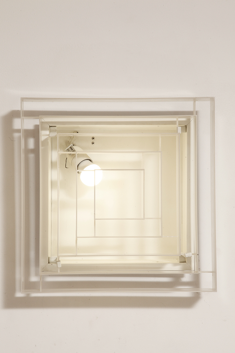 scandinavian lamp, antique shop warsaw, duński design, retro sklep warszawa, scandinavian style, antique store warsaw, retro shop, vintage shop warsaw, vintage wall lamp, antyk sklep, vintage shop, vintage store warsaw, metal lamp, antyk sklep warszawa, vintage store, retro store warsaw, lampa vintage, scandinavian vintage lamp, sklep vintage, design shop warsaw, danish design, metal vintage lamp, design shop, design sklep warszawa, lampa retro, wall lamp lyfa, retro store, danish lamp, antique shop, duńska lampa, design sklep, danish ceiling lamp, antique store, danish hanging lamp, design store, vintage lamp, design store warsaw, vintage danish lamp, kinkiet lyfa, sklep retro, scandinavian design, vintage sklep warszawa, danish retro lamp, lyfa wall lamp, retro shop warsaw Duży jednopunktowy biały kwadratowy podtynkowy kinkiet/lampa ścienna/plafon „Kvadrat” / „Kvadratlampen” z geometrycznym dyfuzorem z tworzywa sztucznego, projekt Nils Andersen & Salli Besiakow dla Lyfa, Dania, wzór z 1972 roku - obrazek 19