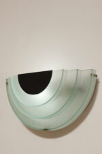 Jednopunktowy kinkiet/lampa ścienna z akrylowym kaskadowym kloszem w morskim kolorze, styl Memphis, firma Massive, Belgia, lata 90. - obrazek 20