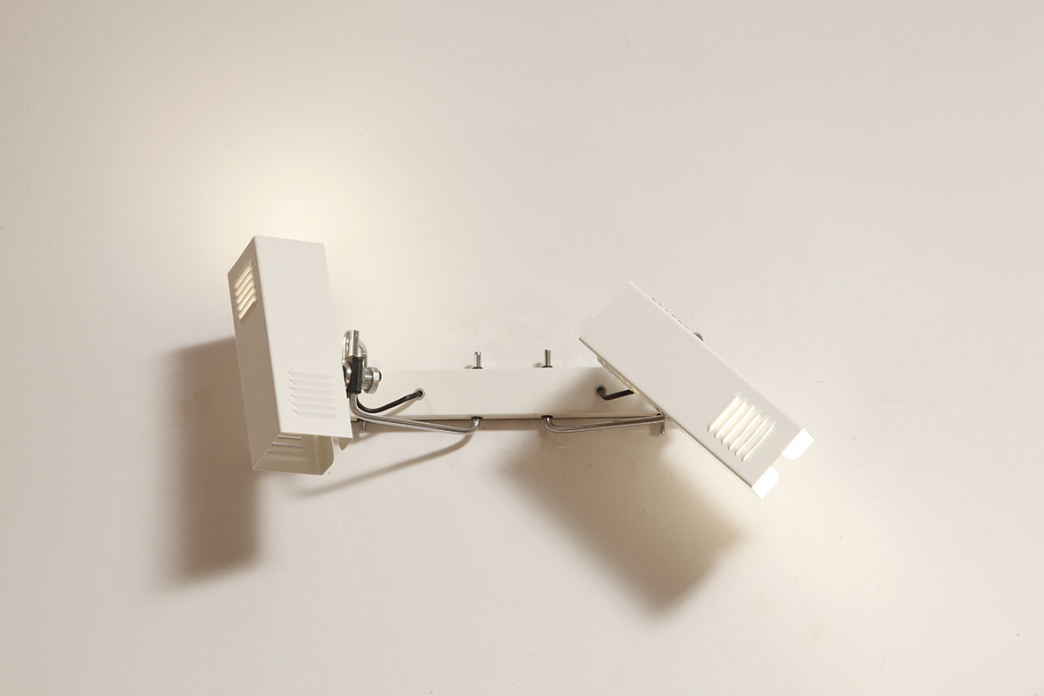 prl design, antique shop, lampa space age, antyk sklep warszawa, design store, lampa prl, antique store, wisząca lampa retro, italian vintage lamp, sklep retro, lampa vintage, design store warsaw, kinkiet vintage, space age wall lamp, retro shop warsaw, space age, mleczna lampa wiszaca, white lamp, włoski kinkiet vintage, retro sklep warszawa, space age lamp, lampa wiszca prl, retro shop, szklany kinkiet vintage, lampa, vintage shop warsaw, space age style, wisząca lampa vintage, vintage shop, szkło murano, lamp design, vintage store warsaw, vintage hanging lamp, vintage sklep warszawa, vintage store, vintage italian wall lamp, vintage lamp, retro store warsaw, retro lamp, antique shop warsaw, sklep vintage, vintage sconce, prl style, szklana lampa, lampa retro, antique store warsaw, design shop, vintage ceiling lamp, design shop warsaw, white glass lamp, italian lamp, retro store, vintage wall lamp, design sklep warszawa, italian style, antyk sklep, design sklep Dwupunktowa pozioma biała metalowa lampa ścienna/kinkiet z ruchomymi kloszami na chromowanej konstrukcji, Space Age, Włochy, lata 70 - obrazek 2