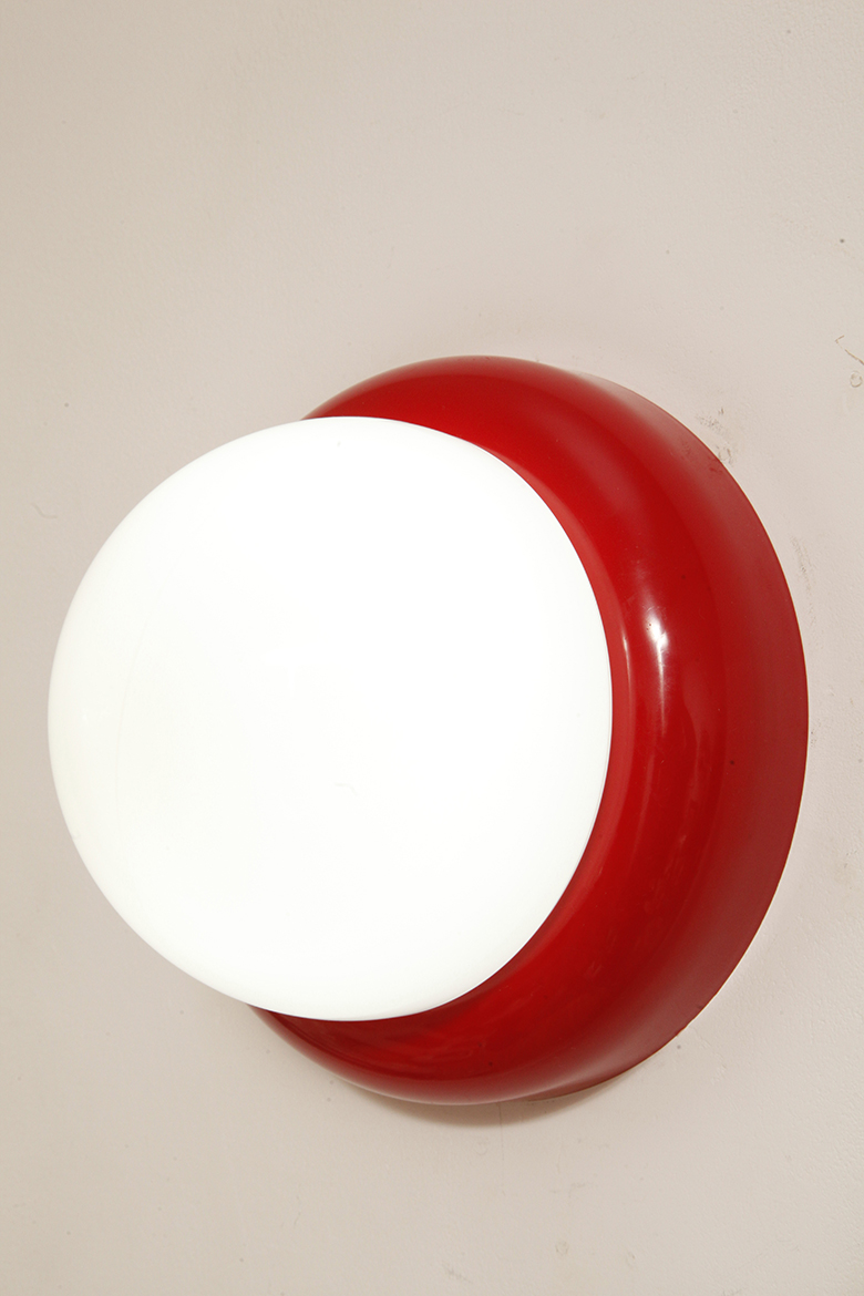 lampa retro, antique store warsaw, design shop, vintage ceiling lamp, design shop warsaw, white glass lamp, italian lamp, retro store, vintage wall lamp, design sklep warszawa, italian style, antyk sklep, design sklep, prl design, antique shop, lampa space age, antyk sklep warszawa, design store, lampa prl, antique store, wisząca lampa retro, italian vintage lamp, sklep retro, lampa vintage, design store warsaw, kinkiet vintage, space age wall lamp, retro shop warsaw, space age, mleczna lampa wiszaca, white lamp, włoski kinkiet vintage, retro sklep warszawa, space age lamp, lampa wiszca prl, retro shop, szklany kinkiet vintage, lampa, vintage shop warsaw, space age style, wisząca lampa vintage, vintage shop, szkło murano, lamp design, vintage store warsaw, vintage hanging lamp, vintage sklep warszawa, vintage store, vintage italian wall lamp, vintage lamp, retro store warsaw, retro lamp, antique shop warsaw, sklep vintage, vintage sconce, prl style, szklana lampa Jednopunktowa w kształcie kopuły okrągła szklana biała lampa ścienna/kinkiet/plafon z czerwoną oprawą z tworzywa sztucznego, Space Age, Sozzi Illuminazione, Włochy, lata 80. - obrazek 2