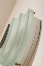 Jednopunktowy kinkiet/lampa ścienna z akrylowym kaskadowym kloszem w morskim kolorze, styl Memphis, firma Massive, Belgia, lata 90. - obrazek 21