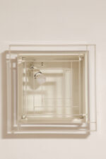 Duży jednopunktowy biały kwadratowy podtynkowy kinkiet/lampa ścienna/plafon „Kvadrat” / „Kvadratlampen” z geometrycznym dyfuzorem z tworzywa sztucznego, projekt Nils Andersen & Salli Besiakow dla Lyfa, Dania, wzór z 1972 roku - obrazek 21