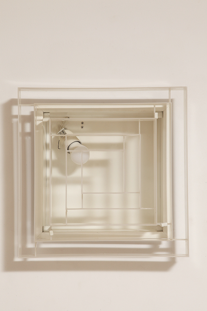 scandinavian lamp, antique shop warsaw, duński design, retro sklep warszawa, scandinavian style, antique store warsaw, retro shop, vintage shop warsaw, vintage wall lamp, antyk sklep, vintage shop, vintage store warsaw, metal lamp, antyk sklep warszawa, vintage store, retro store warsaw, lampa vintage, scandinavian vintage lamp, sklep vintage, design shop warsaw, danish design, metal vintage lamp, design shop, design sklep warszawa, lampa retro, wall lamp lyfa, retro store, danish lamp, antique shop, duńska lampa, design sklep, danish ceiling lamp, antique store, danish hanging lamp, design store, vintage lamp, design store warsaw, vintage danish lamp, kinkiet lyfa, sklep retro, scandinavian design, vintage sklep warszawa, danish retro lamp, lyfa wall lamp, retro shop warsaw Duży jednopunktowy biały kwadratowy podtynkowy kinkiet/lampa ścienna/plafon „Kvadrat” / „Kvadratlampen” z geometrycznym dyfuzorem z tworzywa sztucznego, projekt Nils Andersen & Salli Besiakow dla Lyfa, Dania, wzór z 1972 roku - obrazek 21