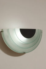 Jednopunktowy kinkiet/lampa ścienna z akrylowym kaskadowym kloszem w morskim kolorze, styl Memphis, firma Massive, Belgia, lata 90. - obrazek 22