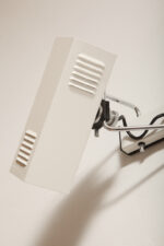 Dwupunktowa pozioma biała metalowa lampa ścienna/kinkiet z ruchomymi kloszami na chromowanej konstrukcji, Space Age, Włochy, lata 70 - obrazek 23