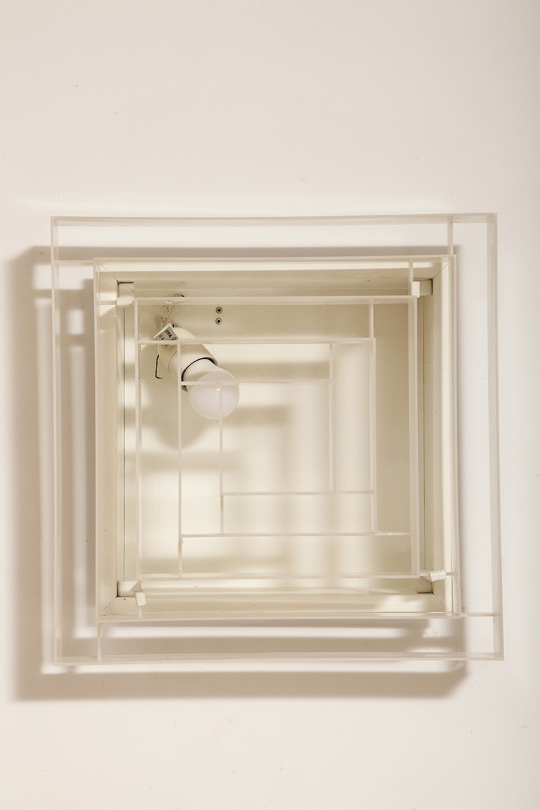 scandinavian lamp, antique shop warsaw, duński design, retro sklep warszawa, scandinavian style, antique store warsaw, retro shop, vintage shop warsaw, vintage wall lamp, antyk sklep, vintage shop, vintage store warsaw, metal lamp, antyk sklep warszawa, vintage store, retro store warsaw, lampa vintage, scandinavian vintage lamp, sklep vintage, design shop warsaw, danish design, metal vintage lamp, design shop, design sklep warszawa, lampa retro, wall lamp lyfa, retro store, danish lamp, antique shop, duńska lampa, design sklep, danish ceiling lamp, antique store, danish hanging lamp, design store, vintage lamp, design store warsaw, vintage danish lamp, kinkiet lyfa, sklep retro, scandinavian design, vintage sklep warszawa, danish retro lamp, lyfa wall lamp, retro shop warsaw Duży jednopunktowy biały kwadratowy podtynkowy kinkiet/lampa ścienna/plafon „Kvadrat” / „Kvadratlampen” z geometrycznym dyfuzorem z tworzywa sztucznego, projekt Nils Andersen & Salli Besiakow dla Lyfa, Dania, wzór z 1972 roku - obrazek 24