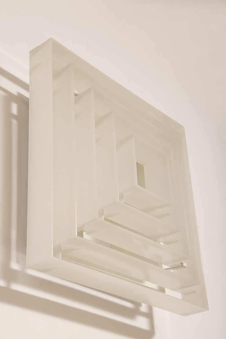 scandinavian lamp, antique shop warsaw, duński design, retro sklep warszawa, scandinavian style, antique store warsaw, retro shop, vintage shop warsaw, vintage wall lamp, antyk sklep, vintage shop, vintage store warsaw, metal lamp, antyk sklep warszawa, vintage store, retro store warsaw, lampa vintage, scandinavian vintage lamp, sklep vintage, design shop warsaw, danish design, metal vintage lamp, design shop, design sklep warszawa, lampa retro, wall lamp lyfa, retro store, danish lamp, antique shop, duńska lampa, design sklep, danish ceiling lamp, antique store, danish hanging lamp, design store, vintage lamp, design store warsaw, vintage danish lamp, kinkiet lyfa, sklep retro, scandinavian design, vintage sklep warszawa, danish retro lamp, lyfa wall lamp, retro shop warsaw Duży jednopunktowy biały kwadratowy podtynkowy kinkiet/lampa ścienna/plafon „Kvadrat” / „Kvadratlampen” z geometrycznym dyfuzorem z tworzywa sztucznego, projekt Nils Andersen & Salli Besiakow dla Lyfa, Dania, wzór z 1972 roku - obrazek 25