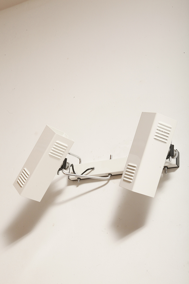 prl design, antique shop, lampa space age, antyk sklep warszawa, design store, lampa prl, antique store, wisząca lampa retro, italian vintage lamp, sklep retro, lampa vintage, design store warsaw, kinkiet vintage, space age wall lamp, retro shop warsaw, space age, mleczna lampa wiszaca, white lamp, włoski kinkiet vintage, retro sklep warszawa, space age lamp, lampa wiszca prl, retro shop, szklany kinkiet vintage, lampa, vintage shop warsaw, space age style, wisząca lampa vintage, vintage shop, szkło murano, lamp design, vintage store warsaw, vintage hanging lamp, vintage sklep warszawa, vintage store, vintage italian wall lamp, vintage lamp, retro store warsaw, retro lamp, antique shop warsaw, sklep vintage, vintage sconce, prl style, szklana lampa, lampa retro, antique store warsaw, design shop, vintage ceiling lamp, design shop warsaw, white glass lamp, italian lamp, retro store, vintage wall lamp, design sklep warszawa, italian style, antyk sklep, design sklep Dwupunktowa pozioma biała metalowa lampa ścienna/kinkiet z ruchomymi kloszami na chromowanej konstrukcji, Space Age, Włochy, lata 70 - obrazek 26