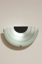 Jednopunktowy kinkiet/lampa ścienna z akrylowym kaskadowym kloszem w morskim kolorze, styl Memphis, firma Massive, Belgia, lata 90. - obrazek 26