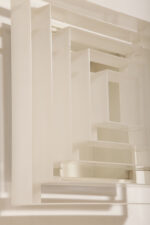 Duży jednopunktowy biały kwadratowy podtynkowy kinkiet/lampa ścienna/plafon „Kvadrat” / „Kvadratlampen” z geometrycznym dyfuzorem z tworzywa sztucznego, projekt Nils Andersen & Salli Besiakow dla Lyfa, Dania, wzór z 1972 roku - obrazek 26