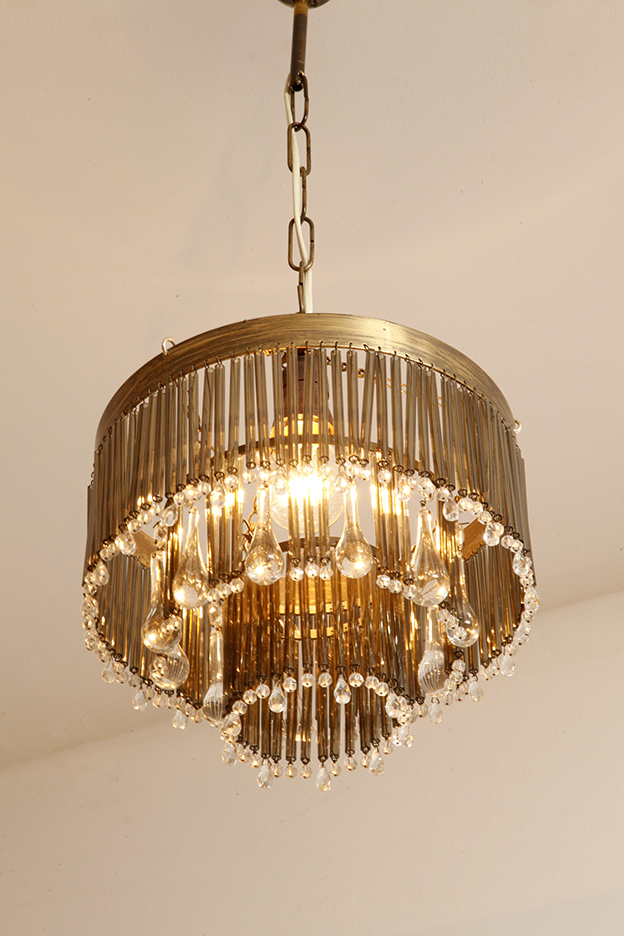 lampa napako, lamp design, vintage shop warsaw, lampa vintage, lampa boho, lampa sufitowa vintage, vintage lamp, antique shop warsaw, vintage hanging lamp, boho vintage, czeska lampa sufitowa retro, 1960., antique store warsaw, retro lamp, lampa vintage boho, hanging vintage lamp napako, 60., antyk sklep, retro style, retro shop, 1960s, antyk sklep warszawa, vintage light, vintage shop, czech design, szklana lampa vintage, czech vintage lamp, vintage, vintage store, vintage ceiling lamp, hanging glass lamp, lamp, sklep vintage, mid century modern, Železnobrodskié Sklo, vintage chandeler, czechoslovakia, design shop, made in prl, lampa vintage Železnobrodskié Sklo, retro glass lamp, 60's, retro shop warsaw, meble prl, Železnobrodskié Sklo ceiling lamp, napako vintage lamp, mid century lamp, retro sklep warszawa, retro, Železnobrodskié Sklo vintage lamp Kaskadowa trzypoziomowa jednopunktowa lampa sufitowa w stylu boho złożona z przeźroczystych szklanych wisiorków i czarnych szklanych pałeczek wiszących na trzech metalowych obręczach w kolorze starego złota, Typ 18-01, Železnobrodskié Sklo, Czechosłowacja, lata 50. - obrazek 27