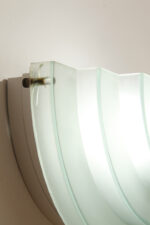 Jednopunktowy kinkiet/lampa ścienna z akrylowym kaskadowym kloszem w morskim kolorze, styl Memphis, firma Massive, Belgia, lata 90. - obrazek 27